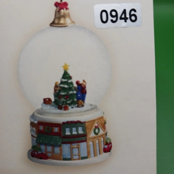 Hallmark wonderland trimming the  tree snow globe christmas ornament "3.3/4" - Picture 8 of 8